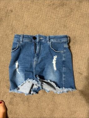 FITJEANS Distressed Blue Denim Shorts with Frayed Hem